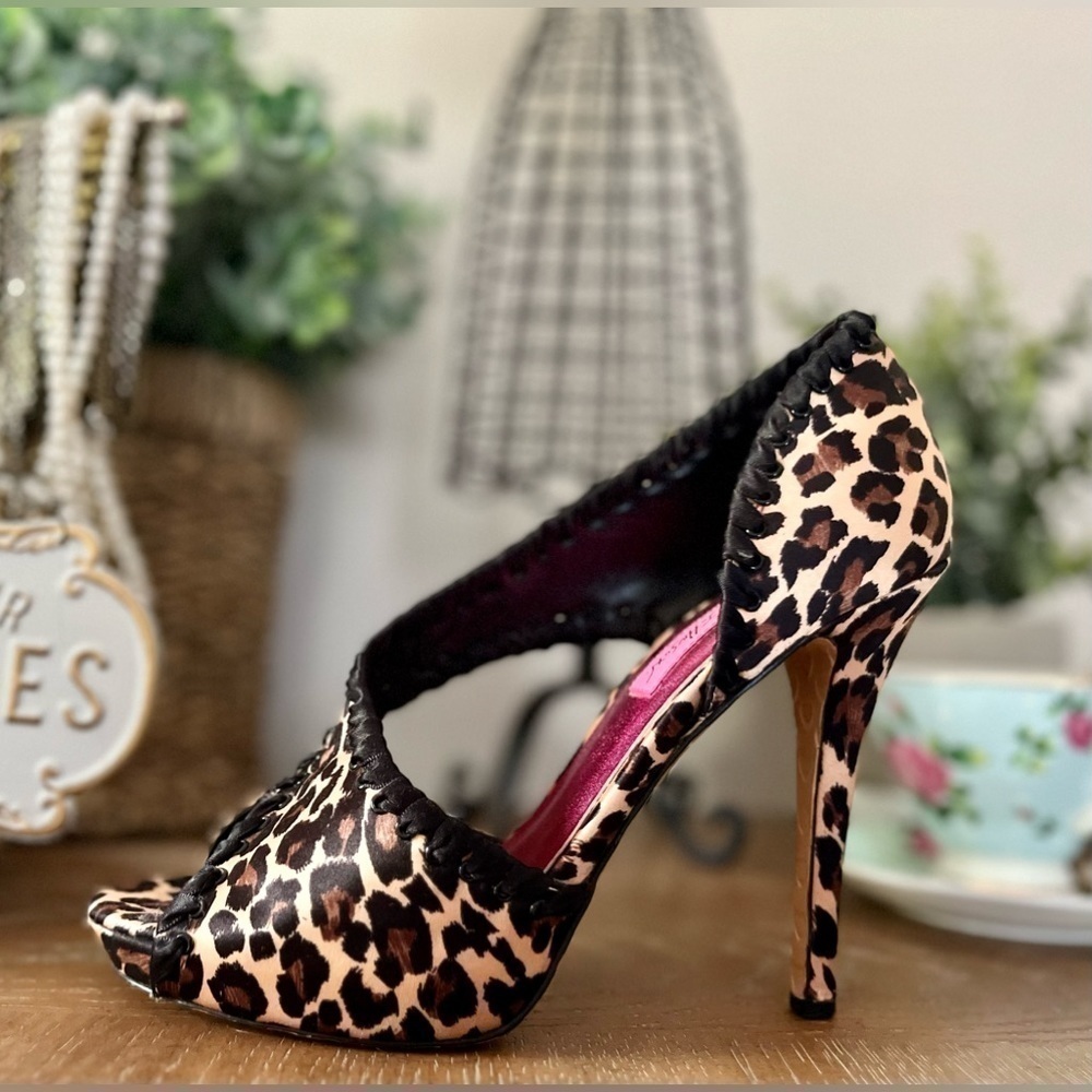 🖤 GORGEOUS! Mob wife leopard print, open toe heels-beautiful detail-see video🎥 - Picture 4 of 12